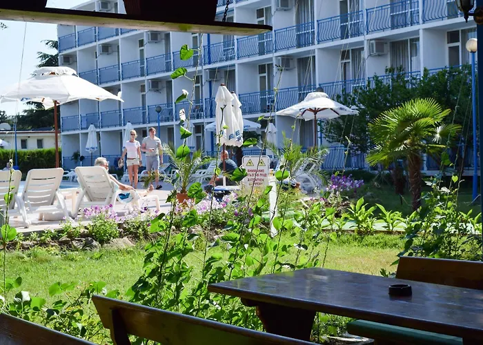 Balaton ساني بيتش